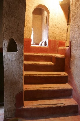 Escalera de la casa rural El khorbat en el valle del Todra.