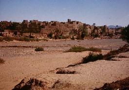 Vista del Ksar Akedim quan s’arriba a El Khorbat.