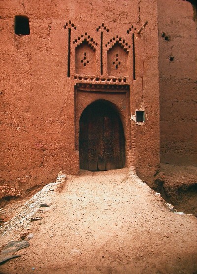 Entrada de kasba en el ksar Sat, Tinejdad.