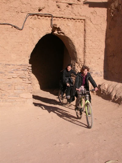 Porta del Ksar Asrir, circuit en bici per l’oasi de Ferkla, Tinejdad.