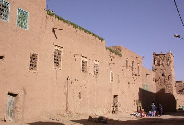 Muralla del ksar El Khorbat Akedim, sur de Marruecos.