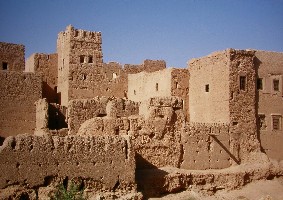 Ksar Ait Assem en el oasis de Ferkla, Marruecos.