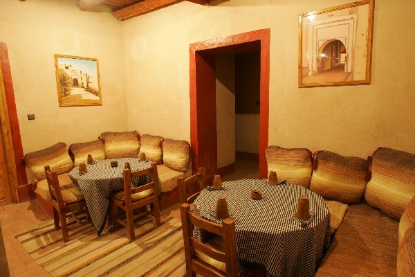 Comedor de la casa rural El Khorbat, en el valle del Todra.