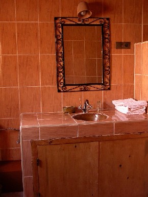 Lavabo en un riad del valle del Todra, Marruecos.